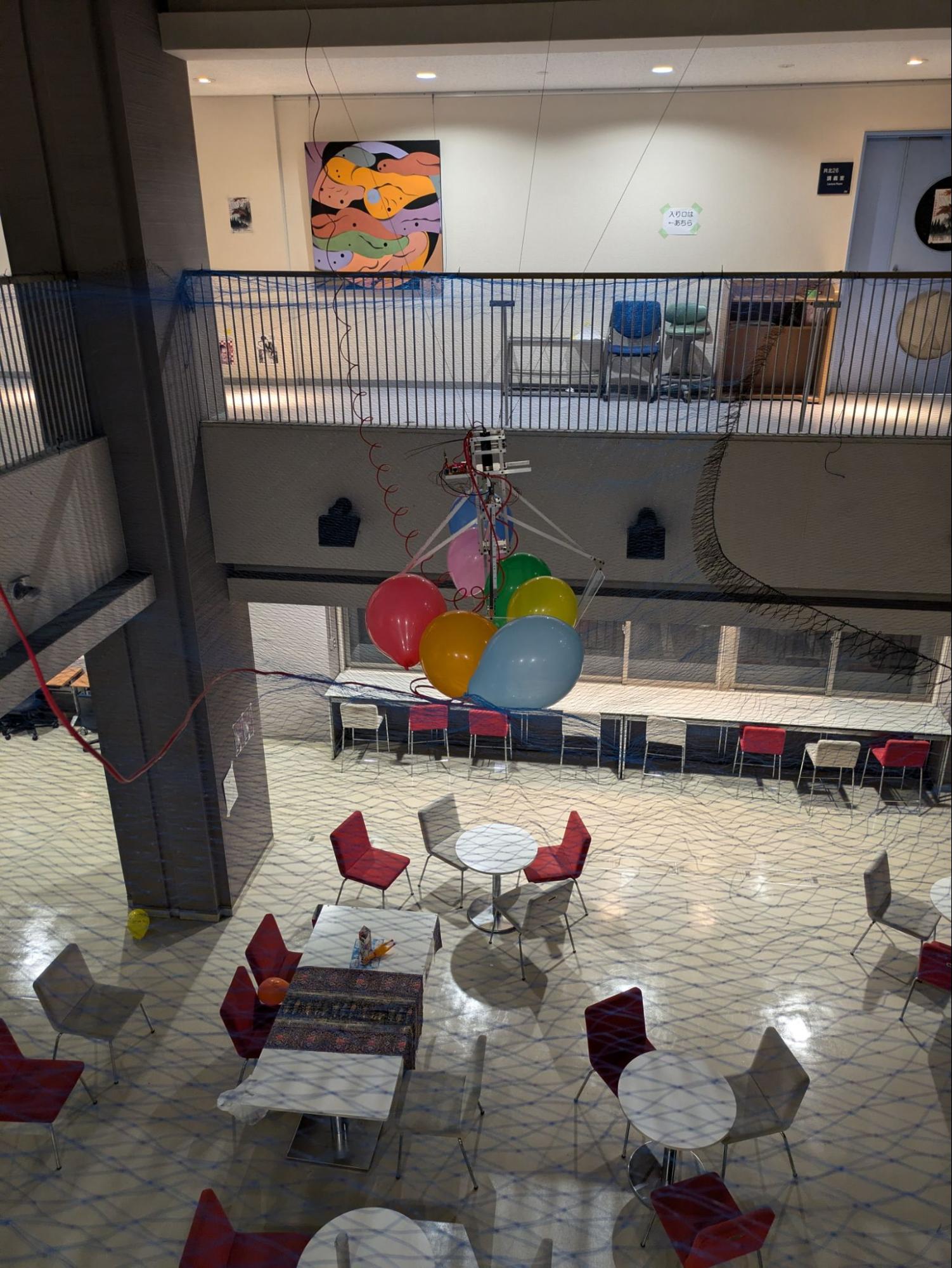 NFで展示した巨大UFOキャッチャーの写真