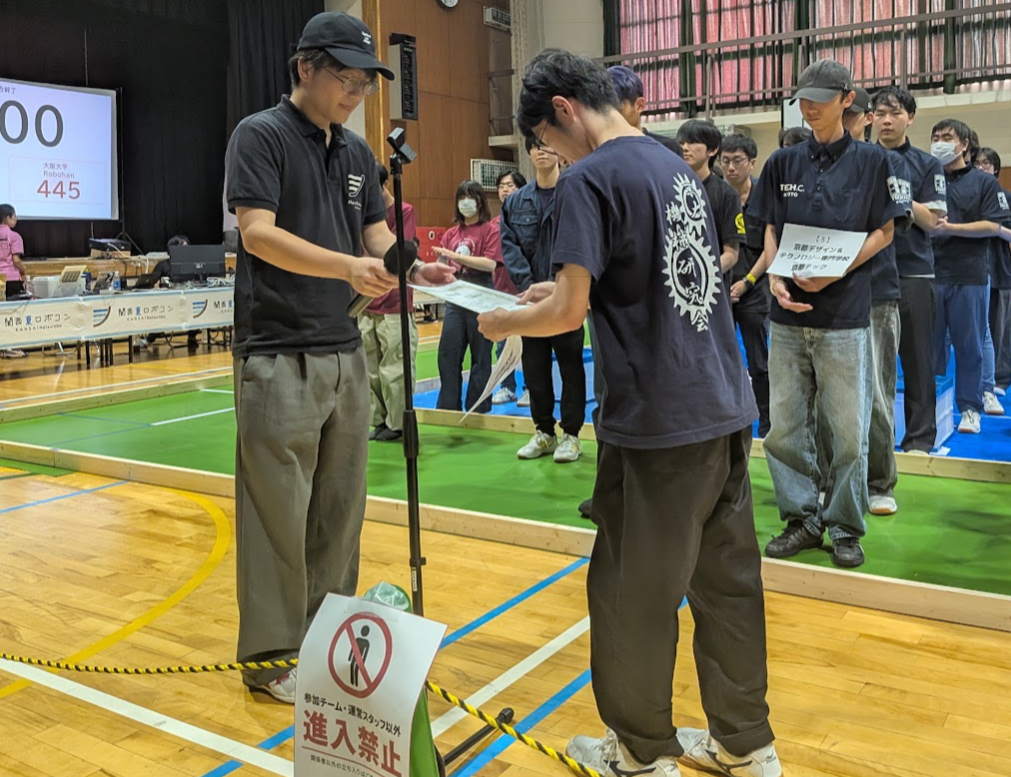 技術賞の表彰を受ける様子
